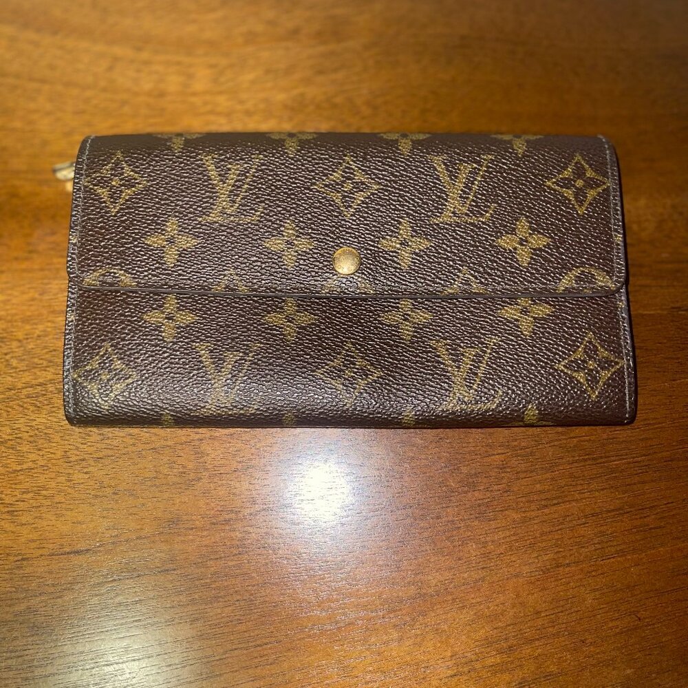 Authentic Vintage Louis Vuitton Monogram Portefeiulle Sarah Long Wallet
